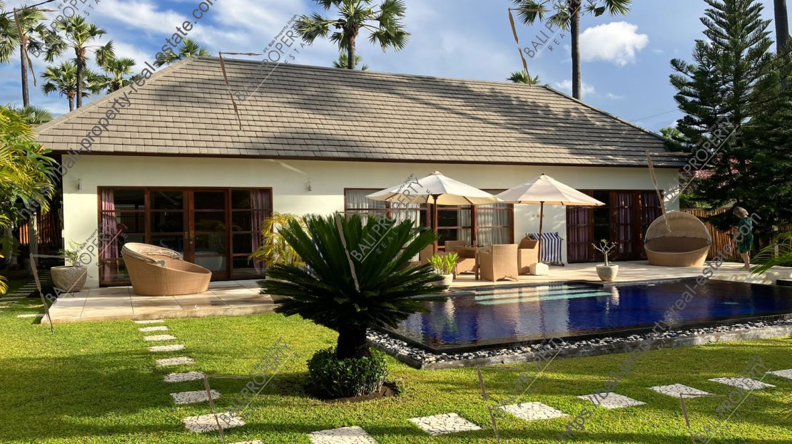 bali villa close to beach